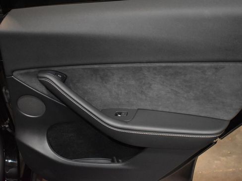 Used 2023 Tesla Model Y Long Range image 18