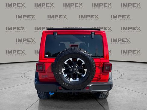 Used 2025 Jeep Wrangler Unlimited Rubicon 4xe w/ Convenience Group AWD/4WD image 4