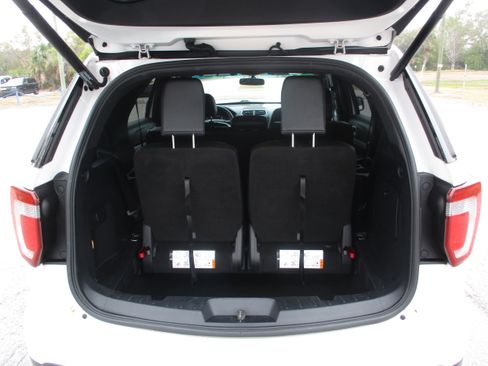 Used 2017 Ford Explorer XLT w/ Equipment Group 202A image 11