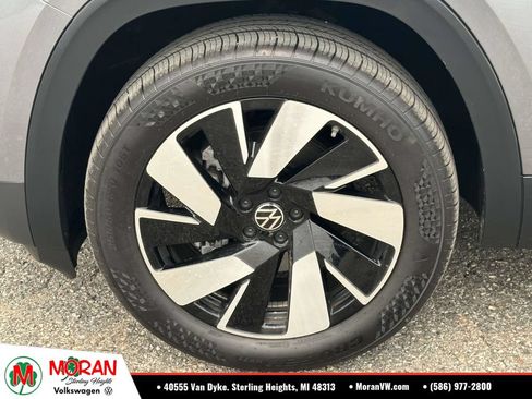 Used 2025 Volkswagen Atlas Cross Sport SE w/ Panoramic Sunroof Package AWD/4WD image 8