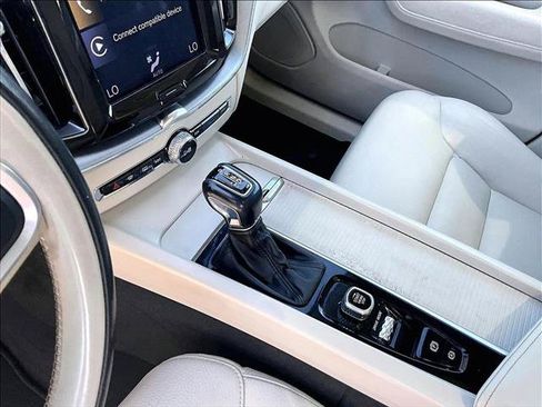 Used 2020 Volvo XC60 T5 Momentum FWD image 15