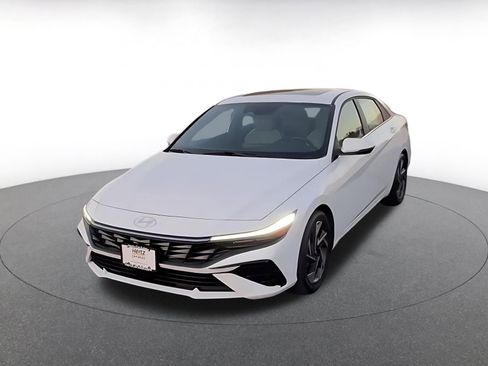 Used 2025 Hyundai Elantra Limited image 7