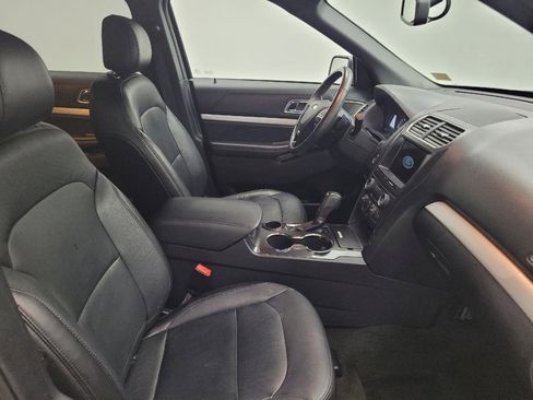 Used 2017 Ford Explorer XLT w/ Equipment Group 202A image 21