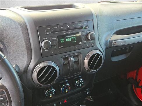 Used 2018 Jeep Wrangler Sport AWD/4WD image 13