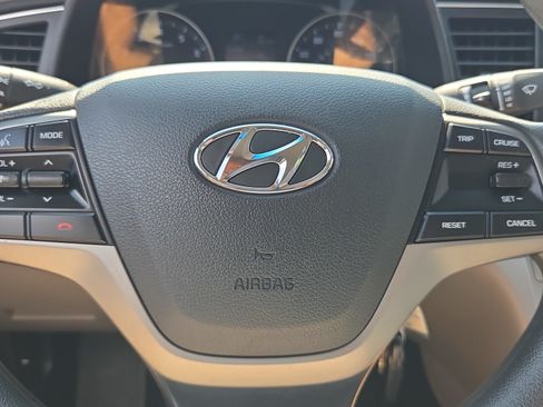 Used 2017 Hyundai Elantra SE FWD image 23