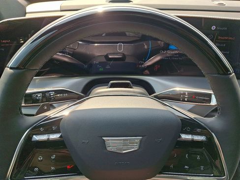 New 2027 Cadillac Vistiq Sport w/ LPO, Floor Liner Package AWD/4WD image 9