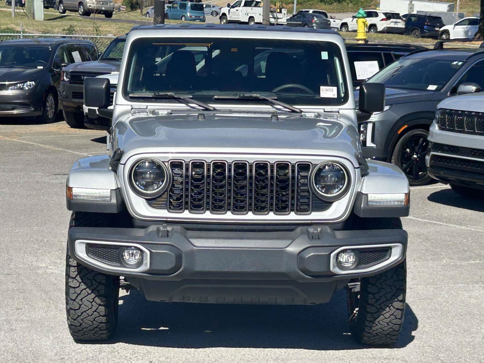 Used 2024 Jeep Gladiator Sport AWD/4WD image 2