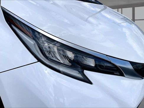 Used 2023 Toyota Sienna XSE FWD image 30