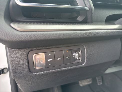 Used 2025 Chevrolet Traverse LT image 14