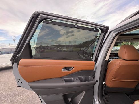 New 2026 Nissan Pathfinder Platinum AWD/4WD image 24