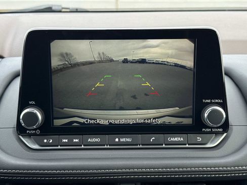 Used 2023 Nissan Rogue SV image 4