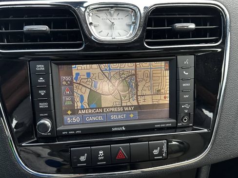 Used 2011 Chrysler 200 Limited FWD image 18
