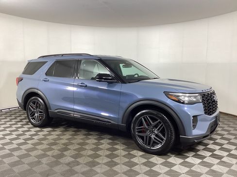 Certified 2025 Ford Explorer ST AWD/4WD image 1