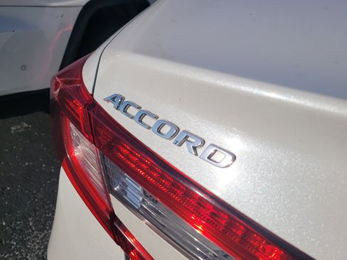 Used 2020 Honda Accord Touring image 11