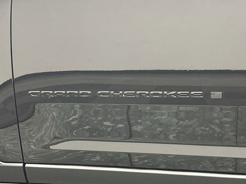 Used 2022 Jeep Grand Cherokee Altitude image 31