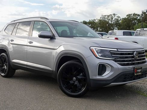 New 2026 Volkswagen Atlas SE FWD image 3
