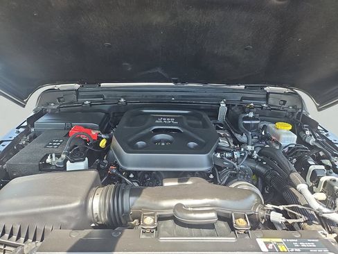 Used 2019 Jeep Wrangler Unlimited Sahara AWD/4WD image 31