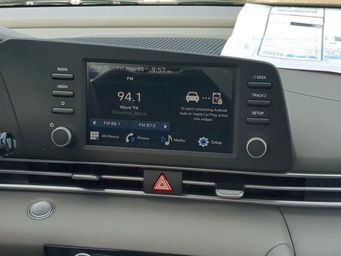 New 2025 Hyundai Elantra Sport FWD image 17
