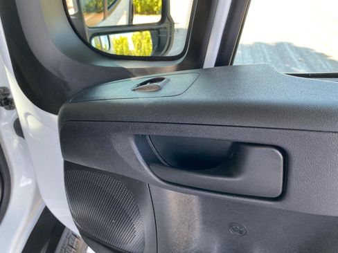 Used 2025 RAM ProMaster 2500 w/ U-Haul Equipment Group FWD image 33