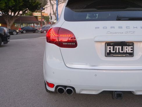 Used 2014 Porsche Cayenne GTS image 35