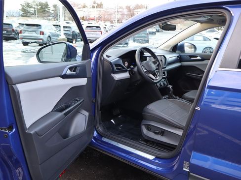 Certified 2022 Volkswagen Taos SE image 12