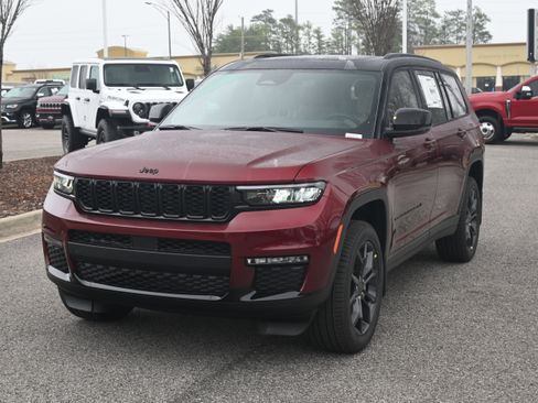 New 2025 Jeep Grand Cherokee L Limited w/ MOPAR Finishing Package AWD/4WD image 3