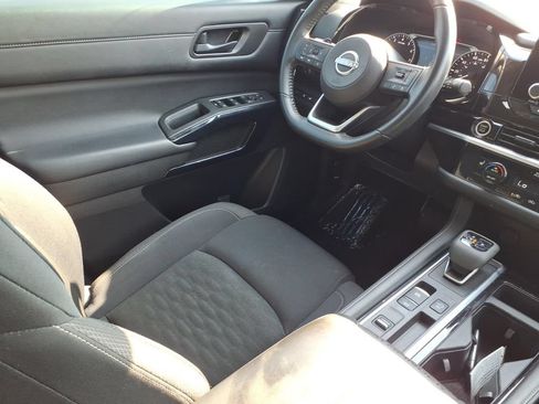 Used 2024 Nissan Pathfinder SV w/ SV Premium Package FWD image 9