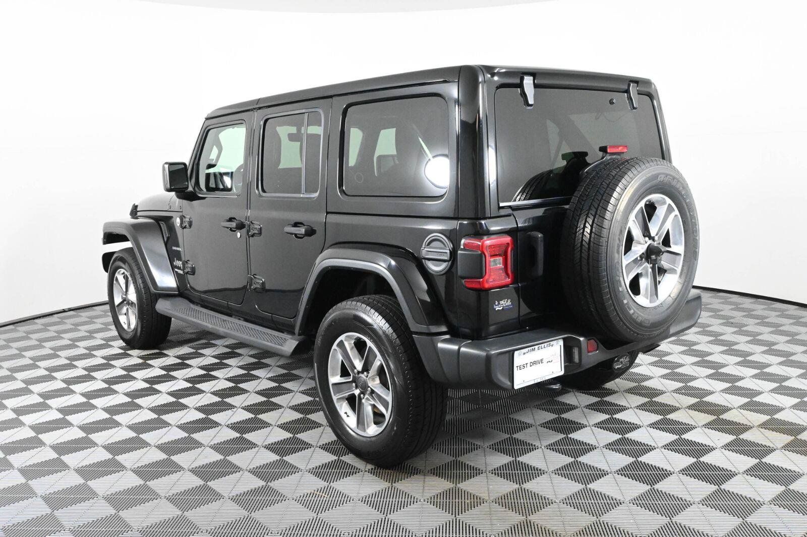 Used 2021 Jeep Wrangler Unlimited Sahara AWD/4WD image 6
