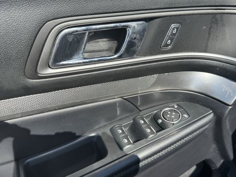 Used 2019 Ford Explorer XLT w/ Equipment Group 202A FWD image 12