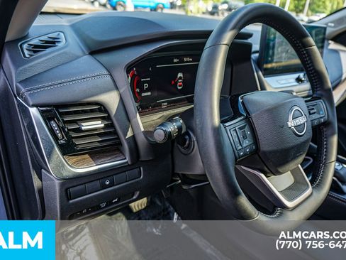 Used 2025 Nissan Rogue Platinum FWD image 41