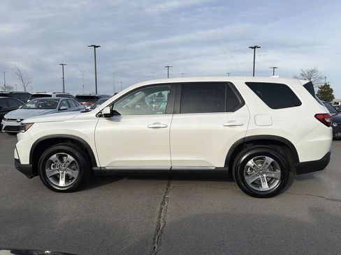 Used 2025 Honda Pilot EX-L image 2