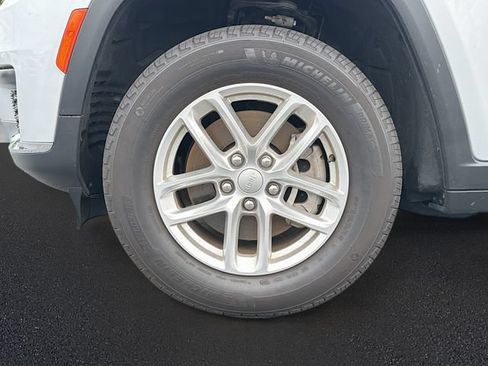 Used 2025 Jeep Grand Cherokee L Laredo RWD image 10