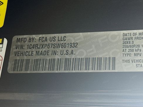 Used 2025 Jeep Wrangler Sahara image 12