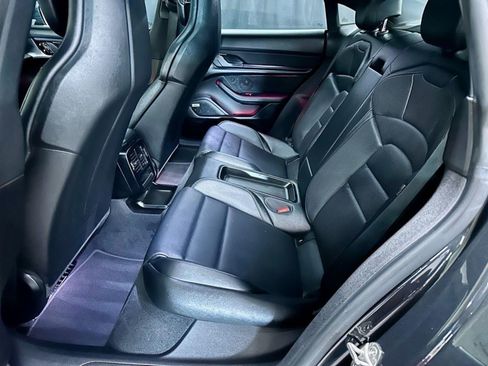 Used 2021 Porsche Taycan image 22