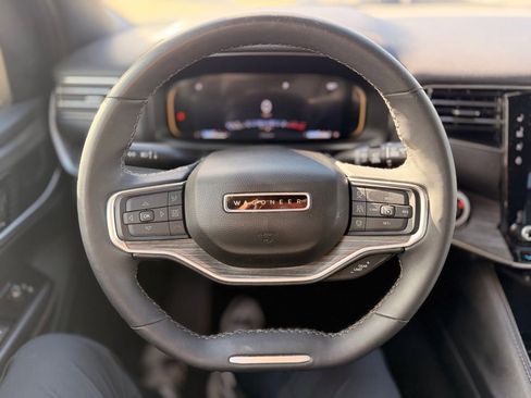 Certified 2024 Jeep Wagoneer Series II w/ Flexible Seating Group image 7