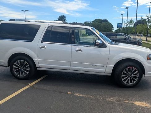 Used 2017 Lincoln Navigator L Select AWD/4WD image 4