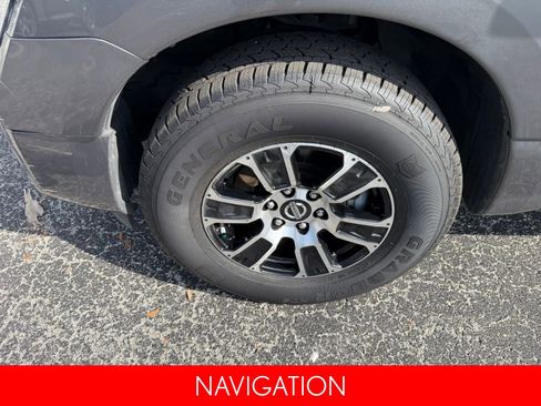 Used 2021 Nissan Titan SV w/ SV Convenience Package image 7