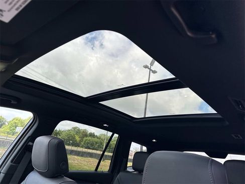 New 2025 Cadillac XT6 Luxury image 16