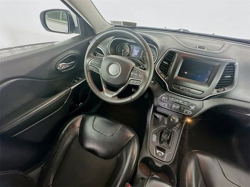 Used 2020 Jeep Cherokee Latitude Plus image 9