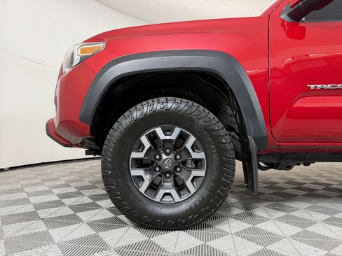 Used 2020 Toyota Tacoma TRD Off-Road AWD/4WD image 10