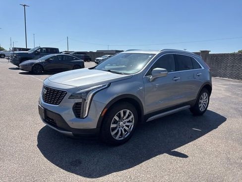 Used 2023 Cadillac XT4 Premium Luxury FWD image 3