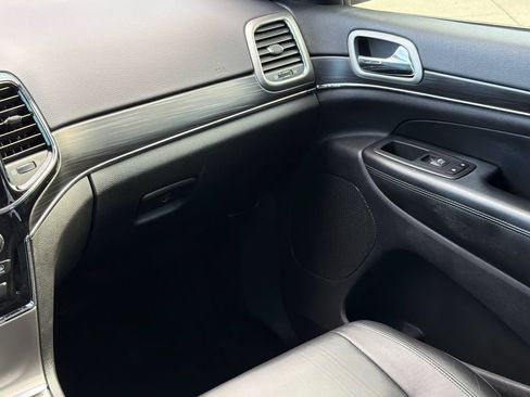 Used 2020 Jeep Grand Cherokee Limited RWD image 17