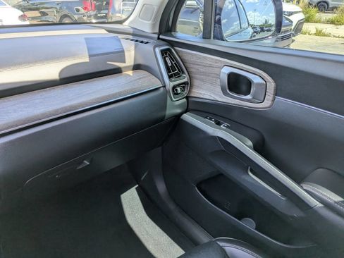 Certified 2023 Kia Sorento S w/ Panoramic Sunroof Package AWD/4WD image 17