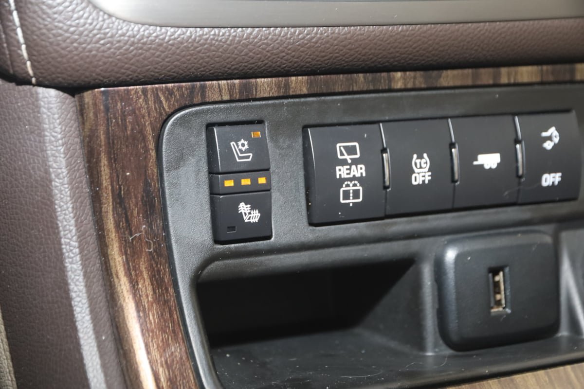 Used 2016 GMC Acadia Denali AWD/4WD image 8