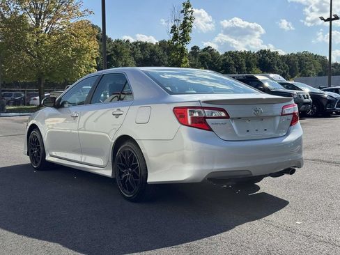 Used 2014 Toyota Camry SE w/ Moonroof Package FWD image 23