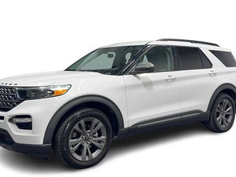 Used 2021 Ford Explorer XLT w/ Equipment Group 202A image 5