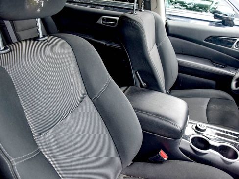 Used 2020 Nissan Pathfinder S AWD/4WD image 10