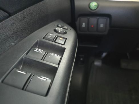 Used 2016 Honda CR-V LX image 6