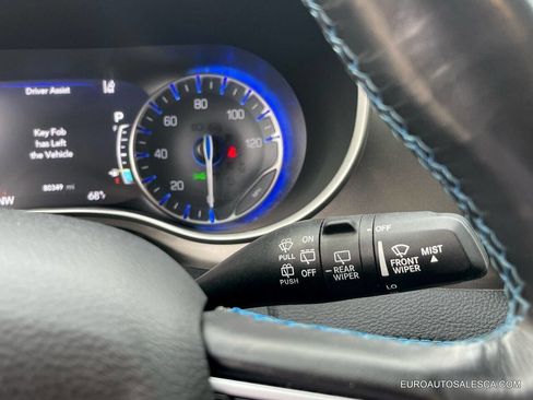 Used 2021 Chrysler Pacifica Touring-L image 34