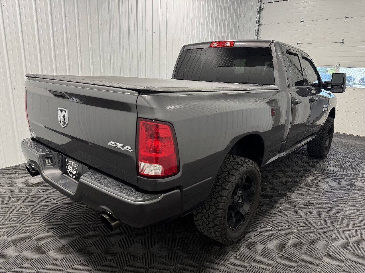 Used 2017 RAM 1500 Express AWD/4WD image 3